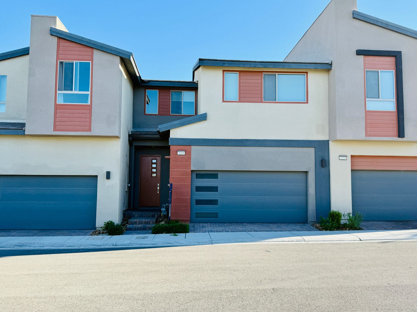 Henderson House: 3219 Timorasso Avenue