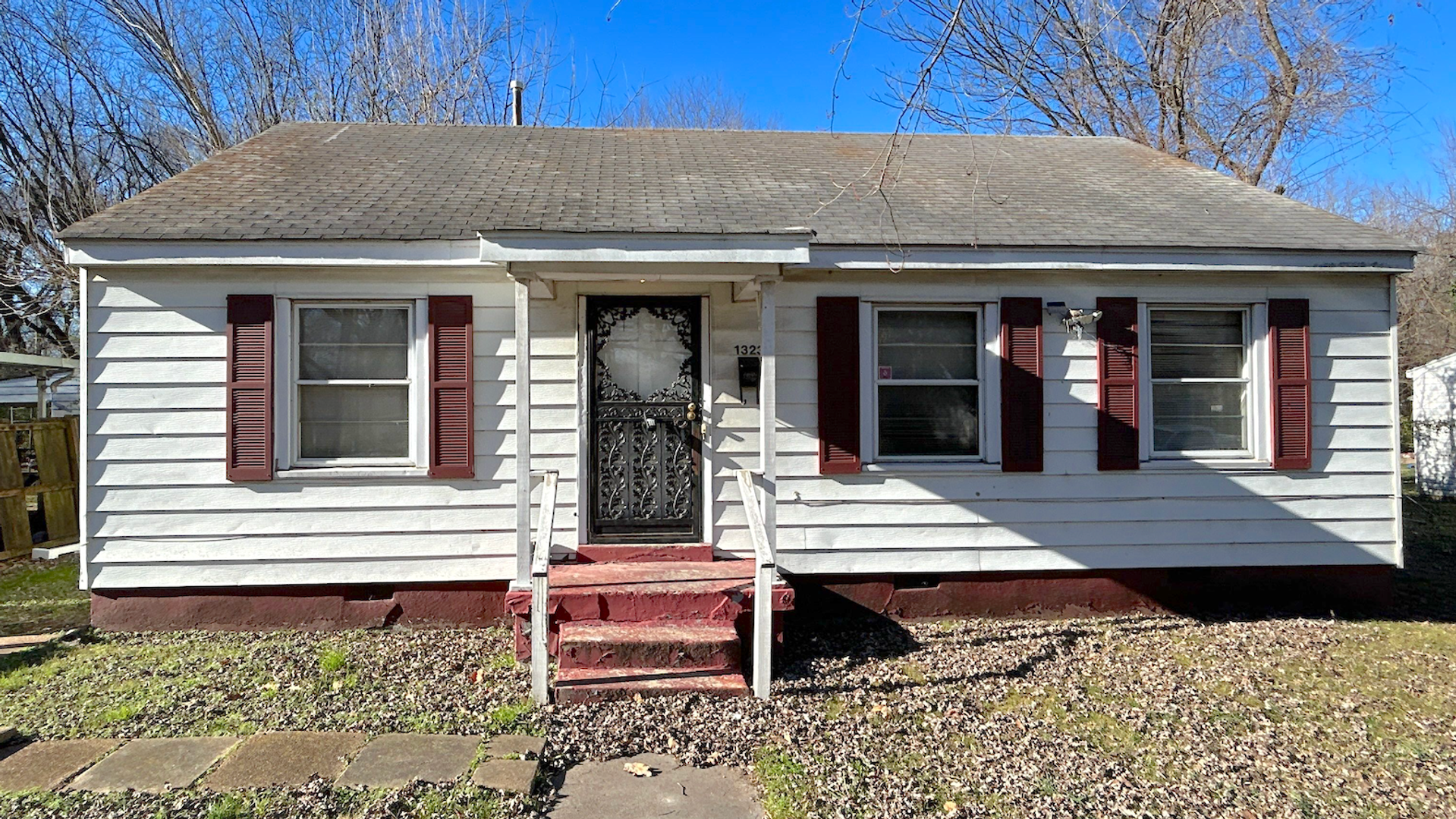 Memphis House: 1323 W Victor Dr.