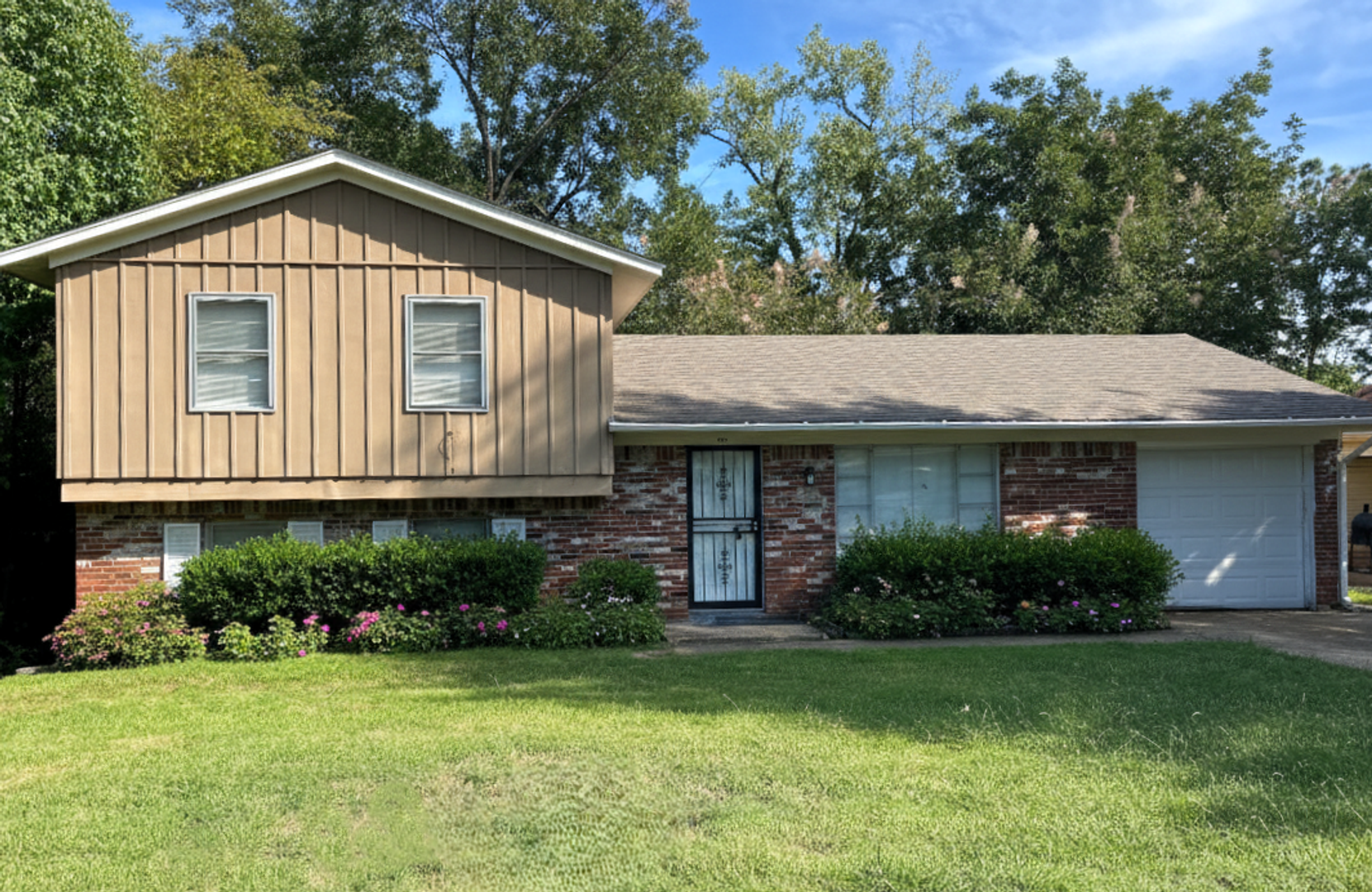 Memphis House: 3590 Merritt St