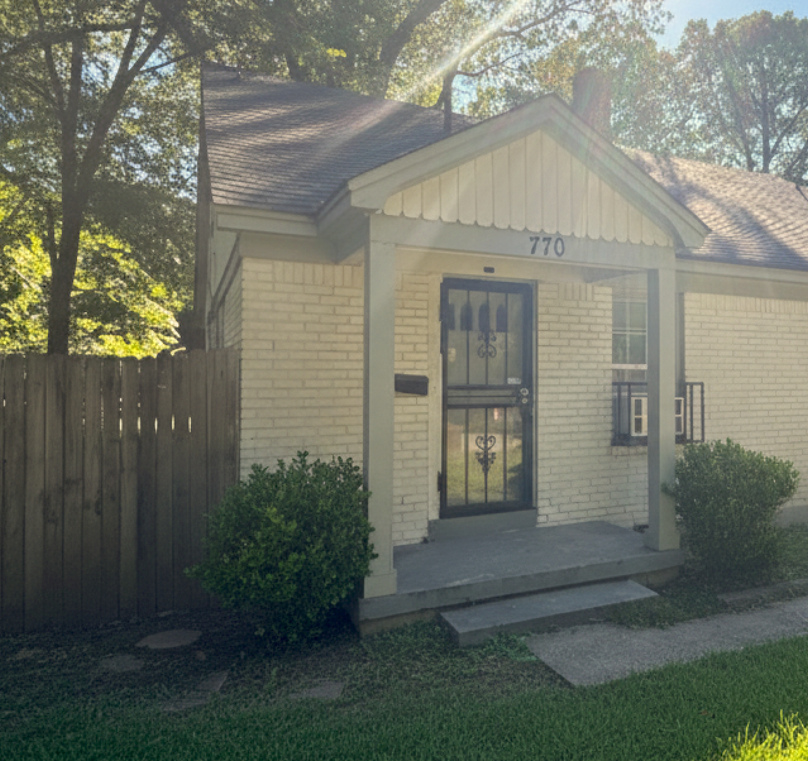 Memphis Apartment: 770 Brower St