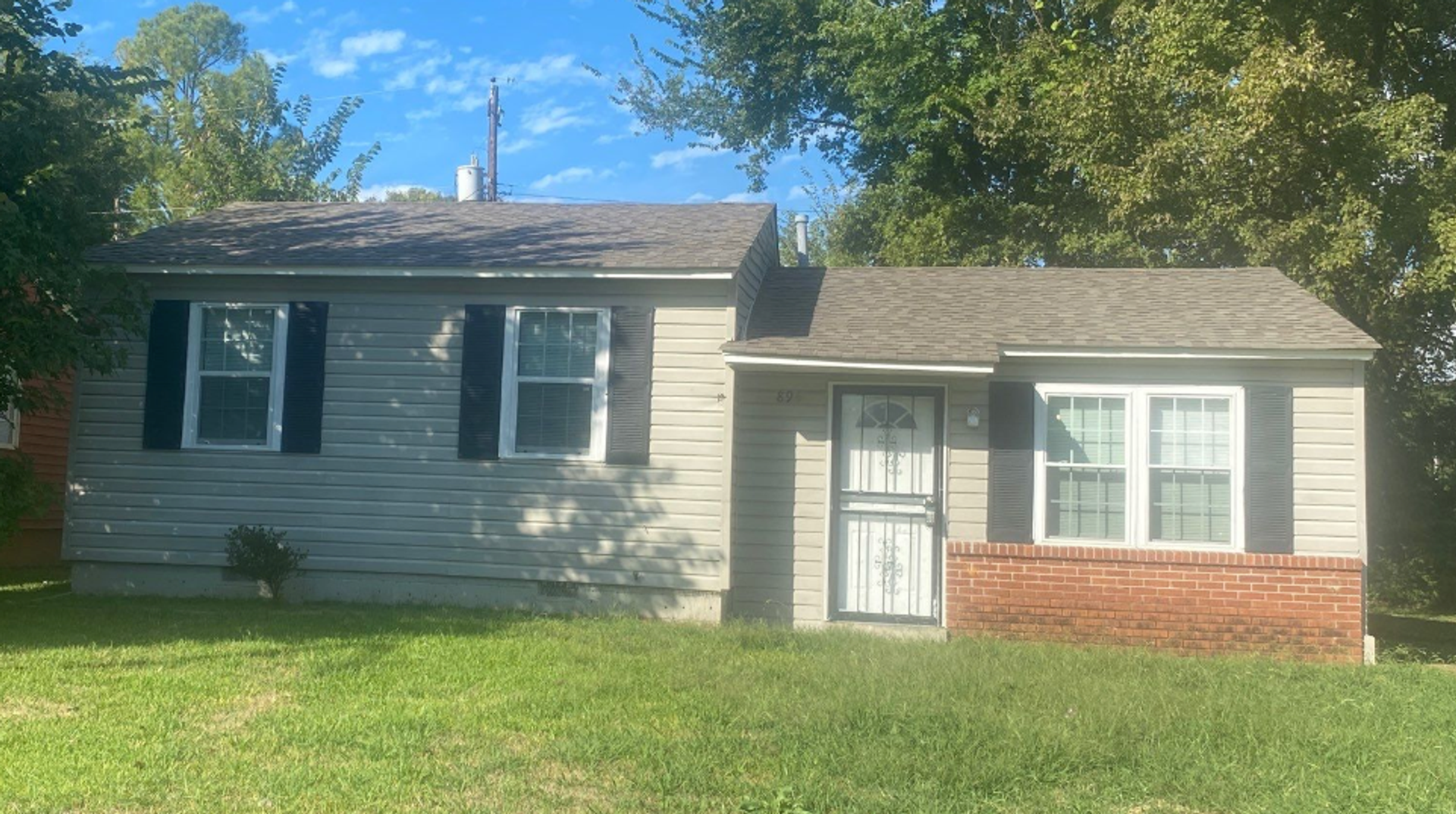 Memphis House: 896 Leacrest Ave