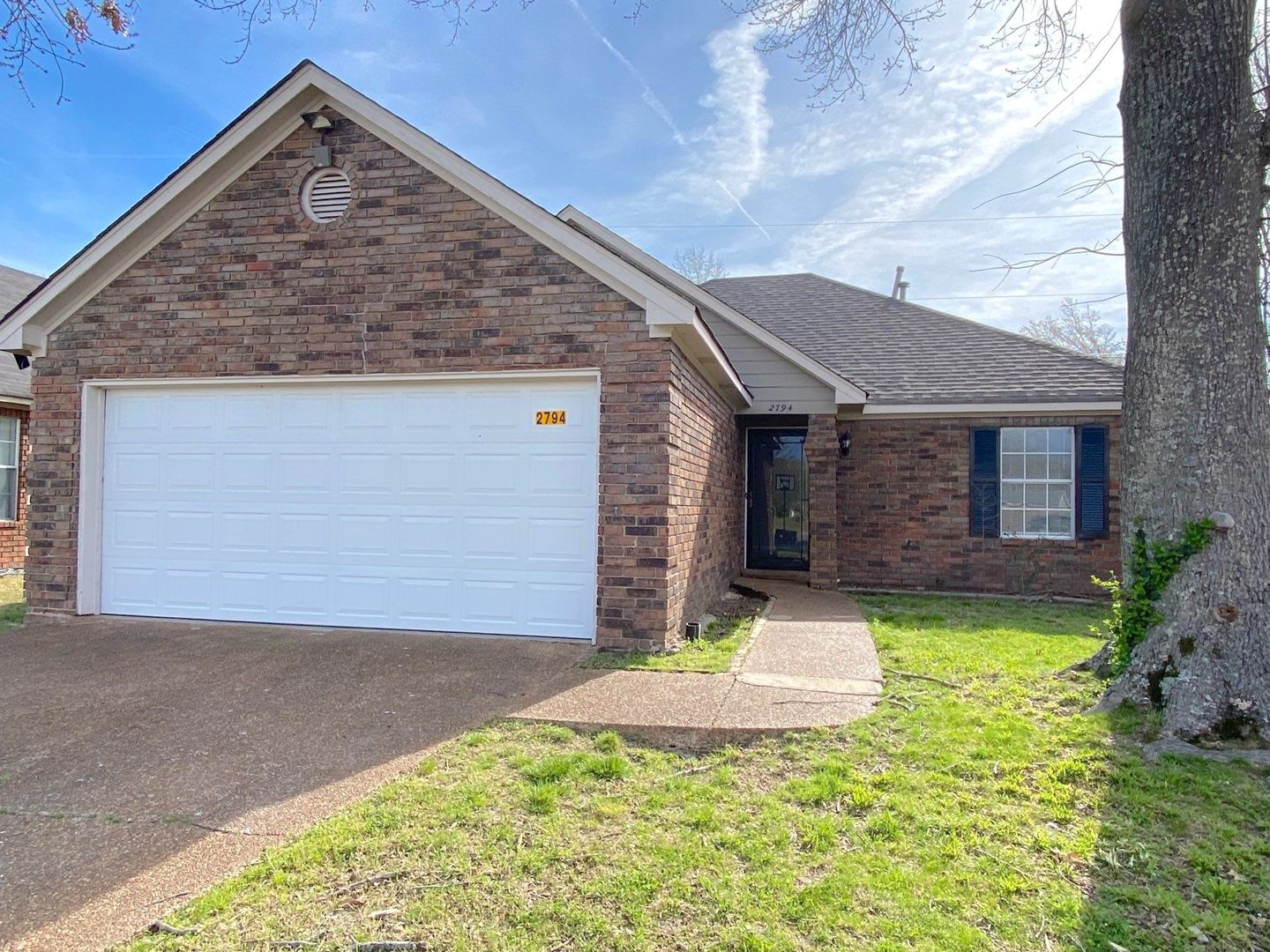 Memphis House: 2794 Laura Cir E