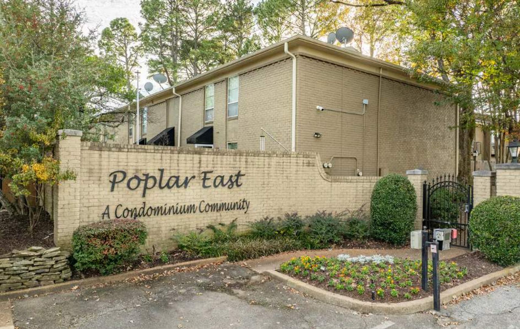 Memphis House: 1047 June Rd.