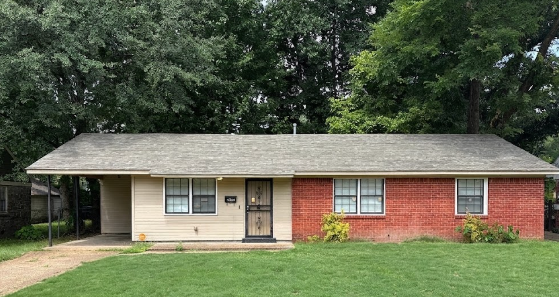 Memphis House: 1445 Robin Hood Ln
