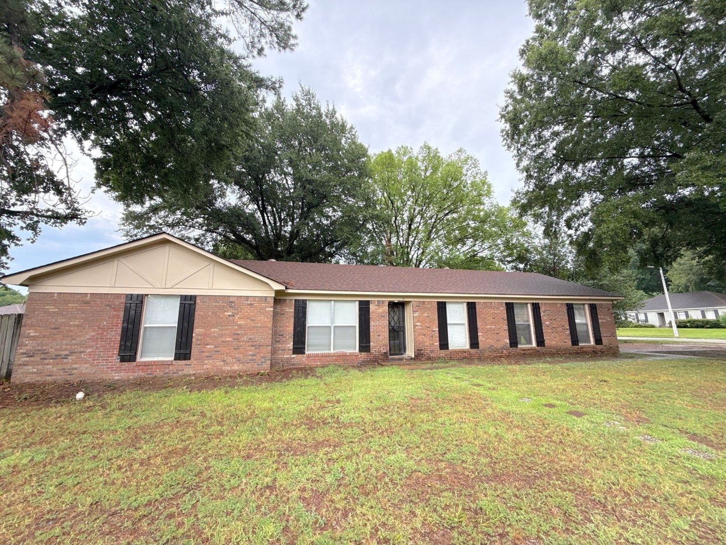 Memphis House: 4316 Springwind Rd