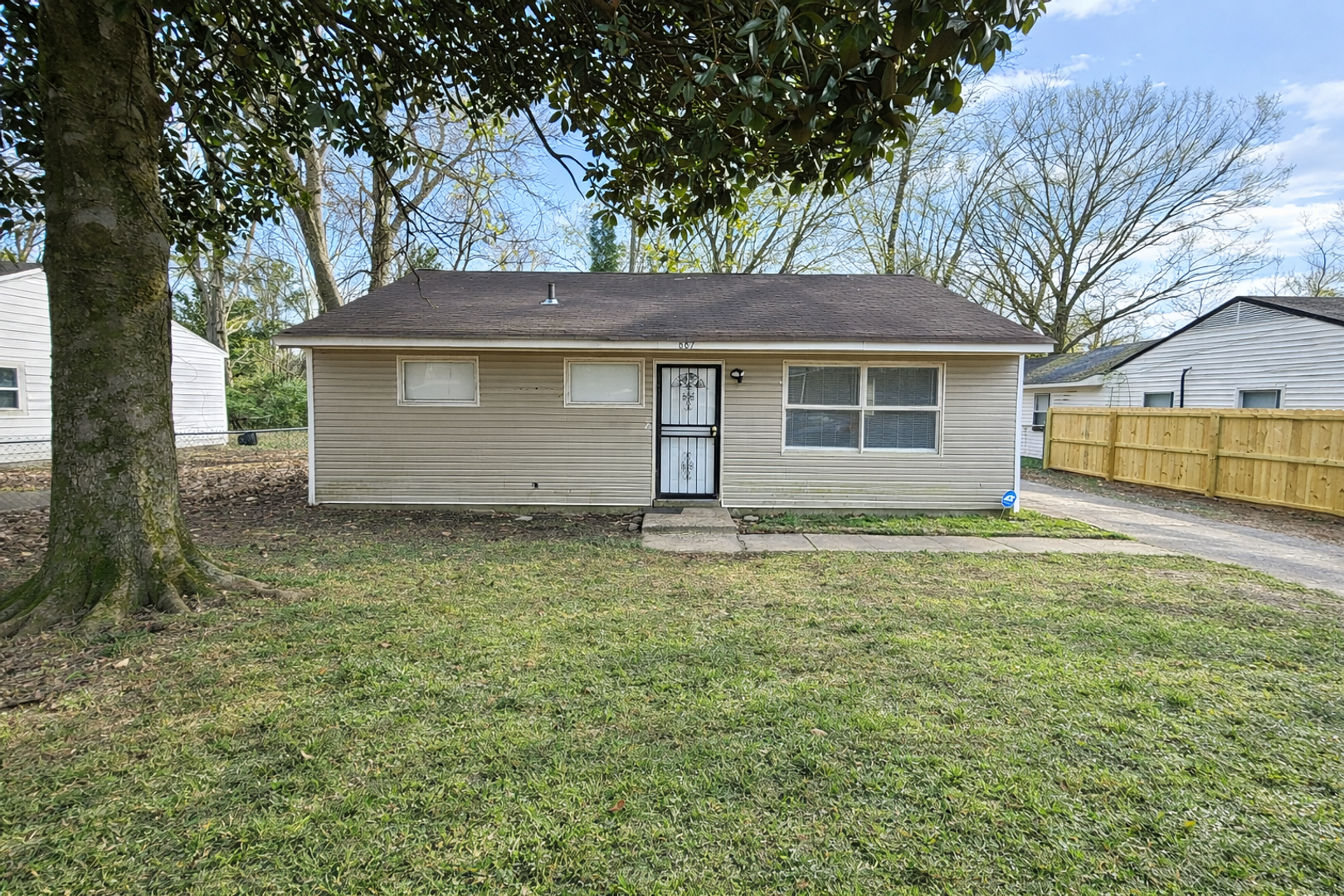 Memphis House: 887 Par Ave