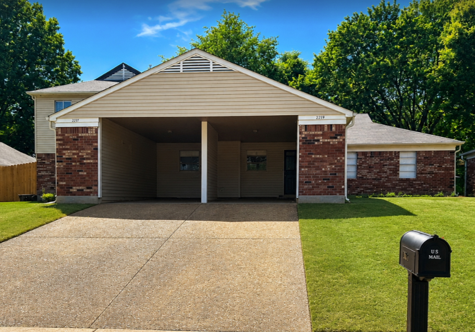 Memphis House: 2219 Goldbrier Ln.