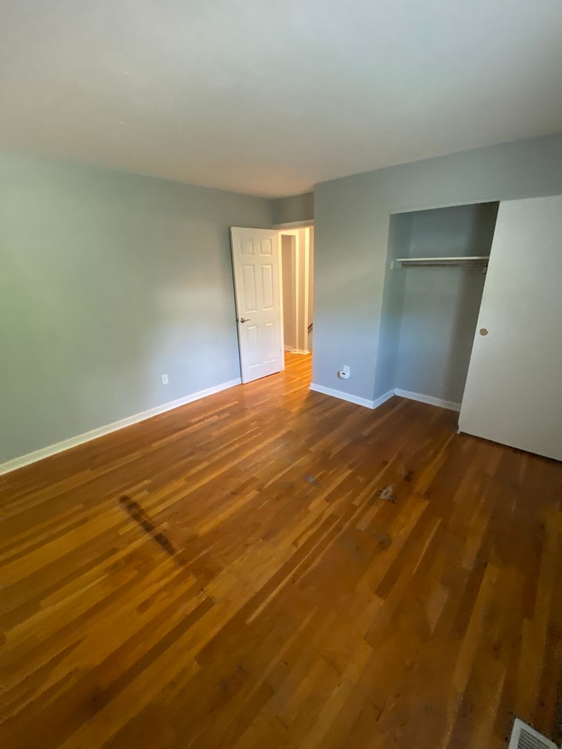 Park Hills Apartment: 1002 Parkvale Court