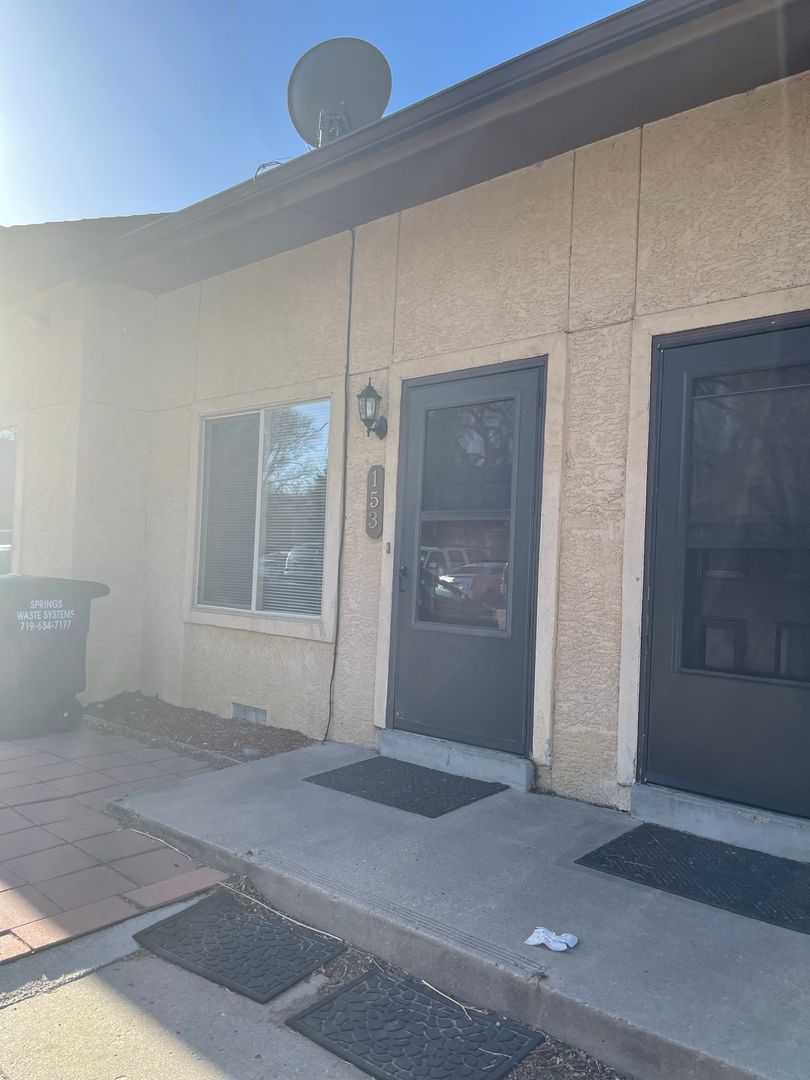 Fountain Townhome: 153 Wellington Street