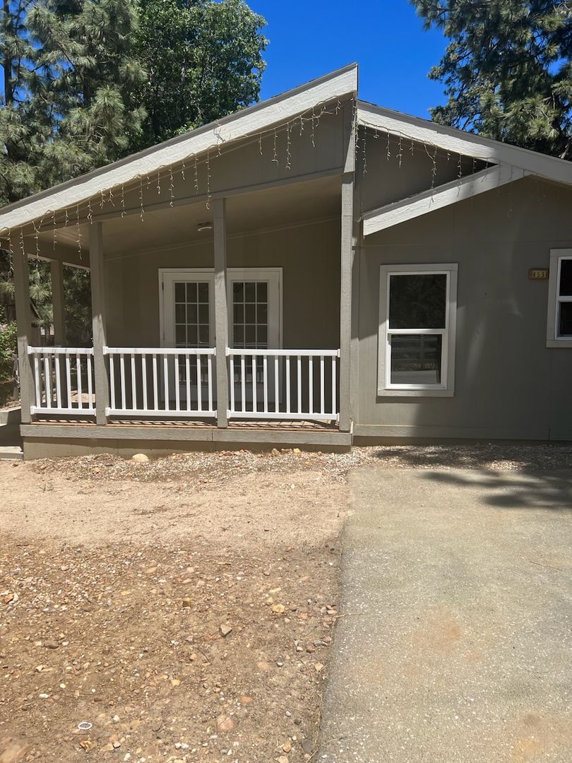 Sugarloaf House: 455 Kern