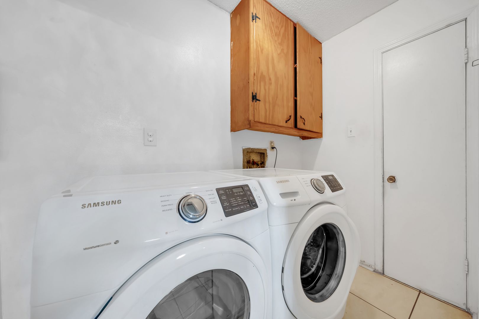 Laundry room at 3532 Springhill ave