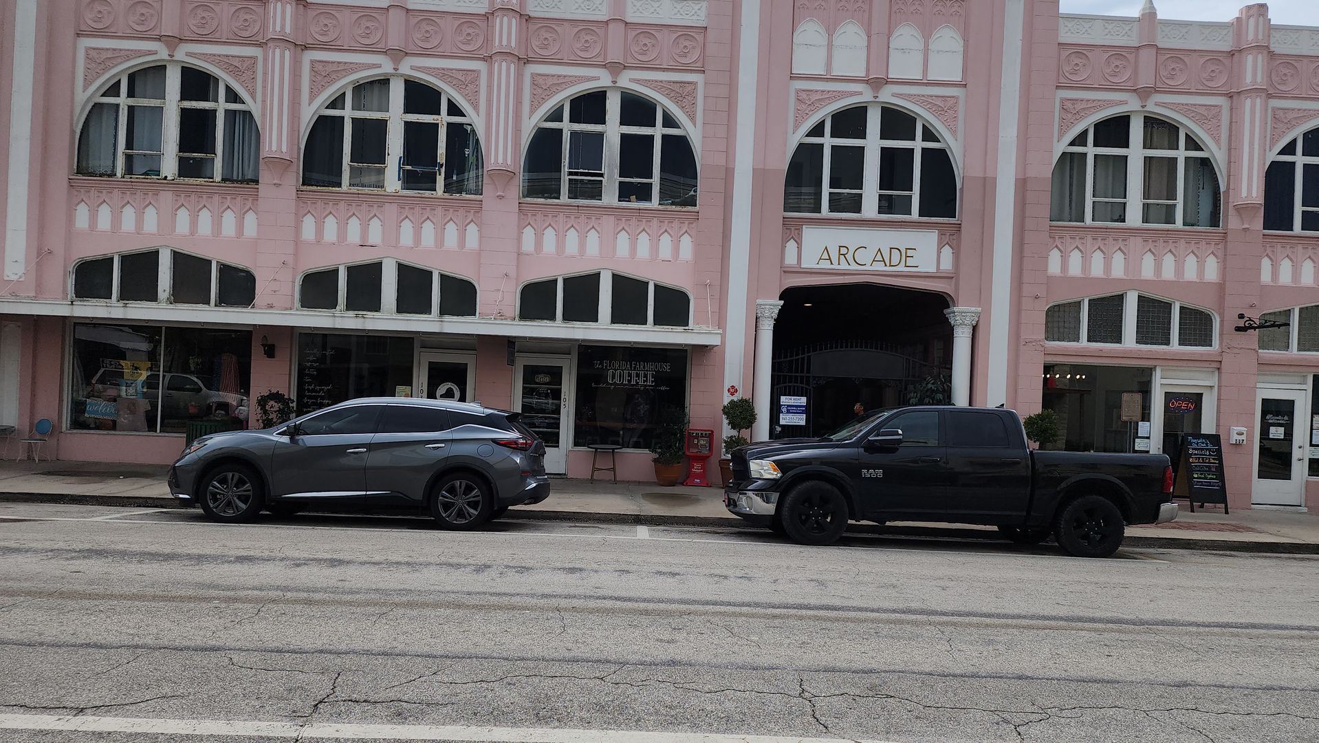 Arcadia Condo: 101 W Oak Street