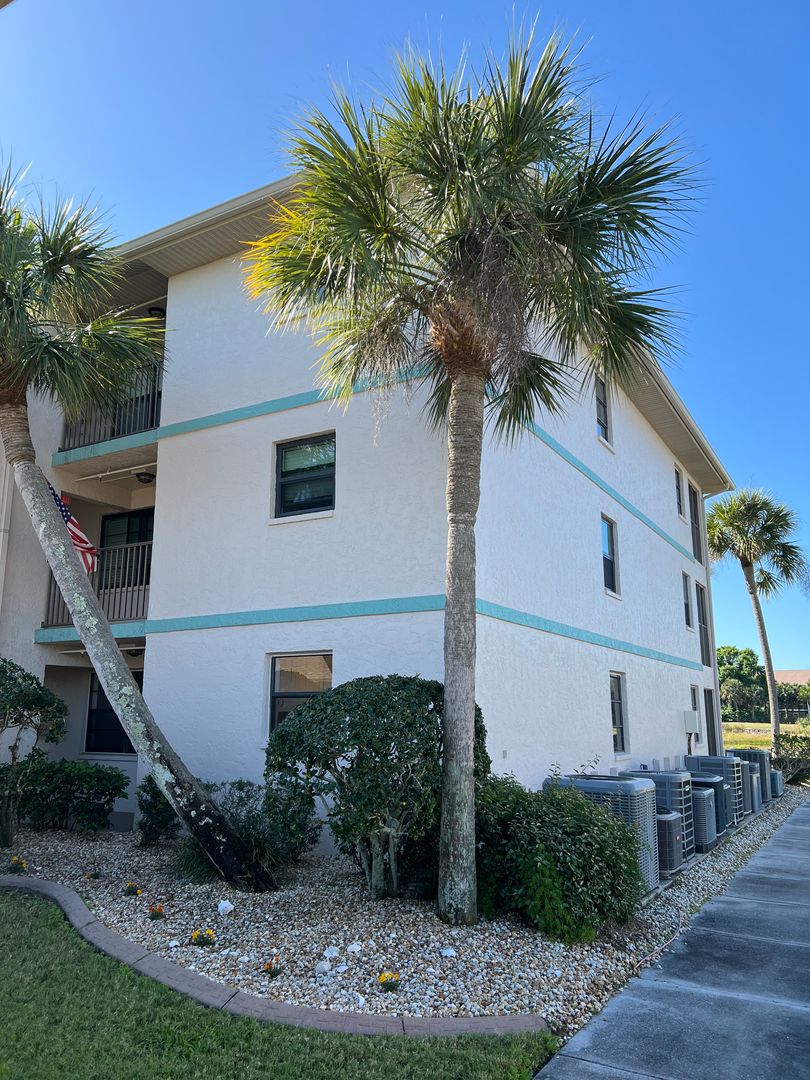 Punta Gorda Condo: 175 Kings Hwy, Bldg 10, Unit A8