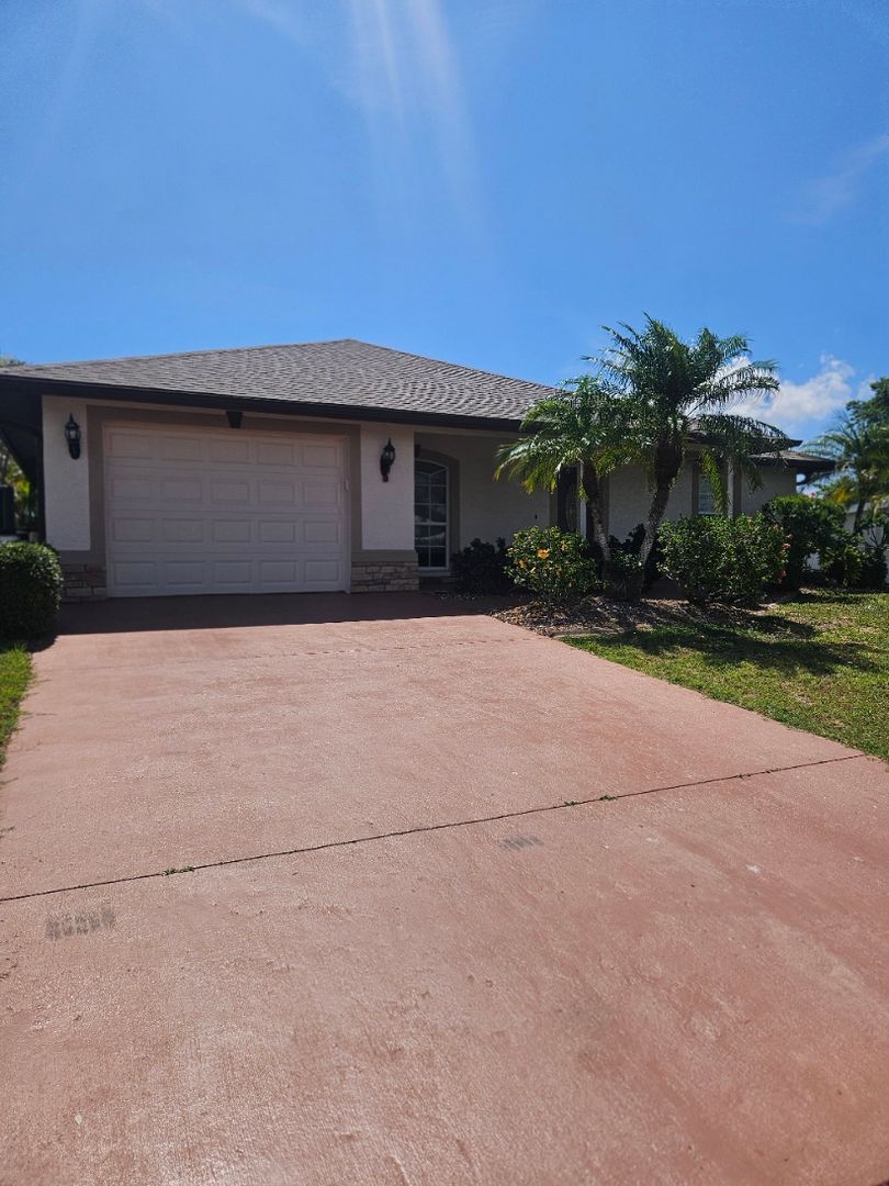 Port Charlotte House: 54 Palmetto Dr NE