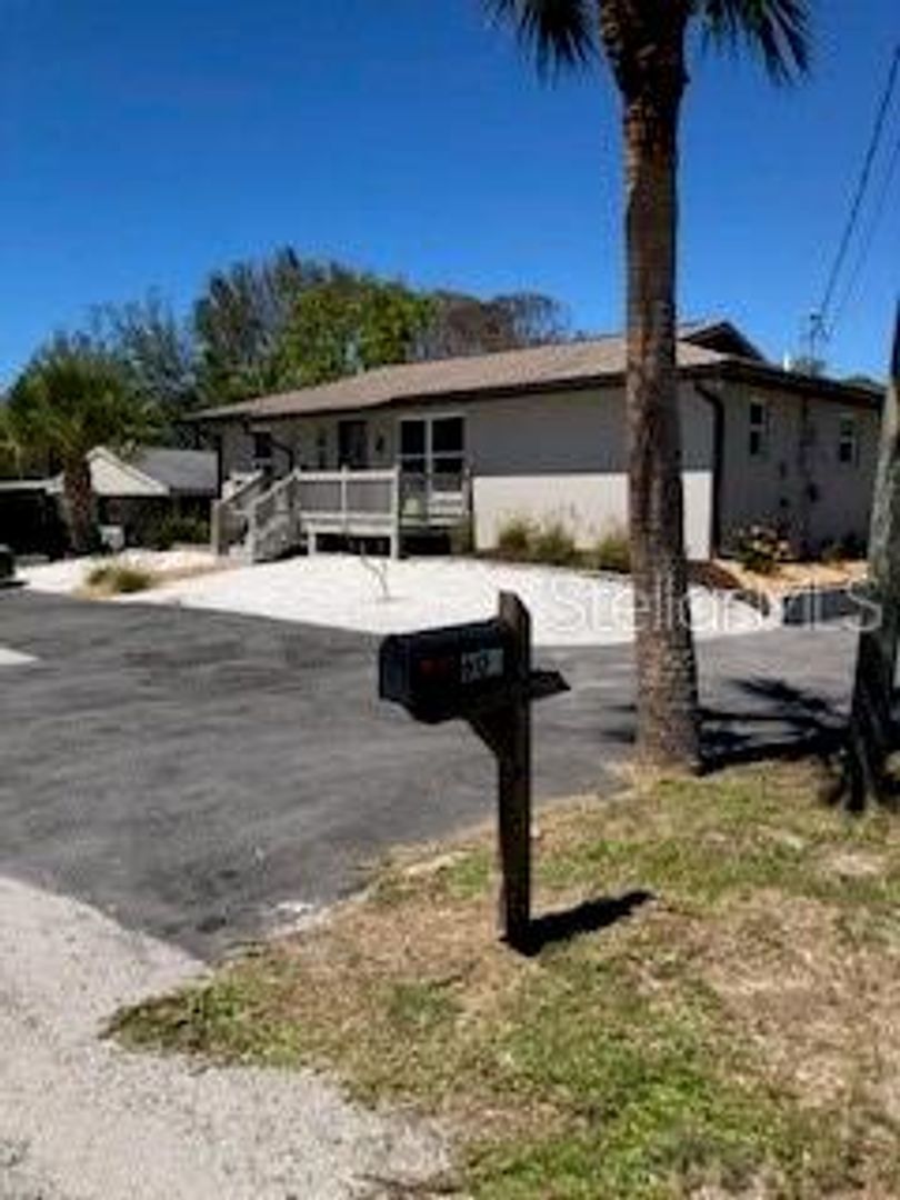 Nokomis House: 608 Coquina Court