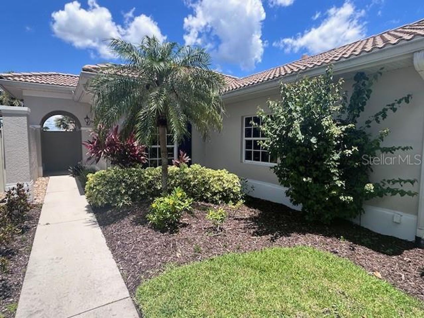 Nokomis House: 238 Mestre Place