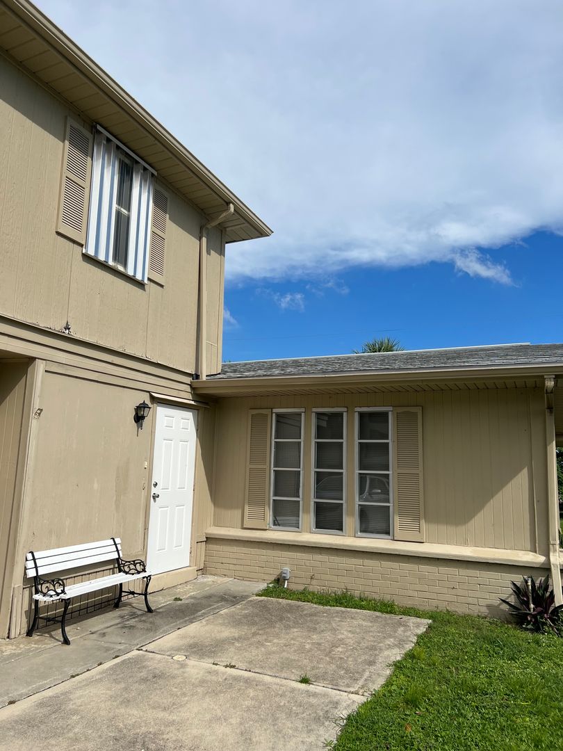 Port Charlotte House: 21310 Stillwater Ave