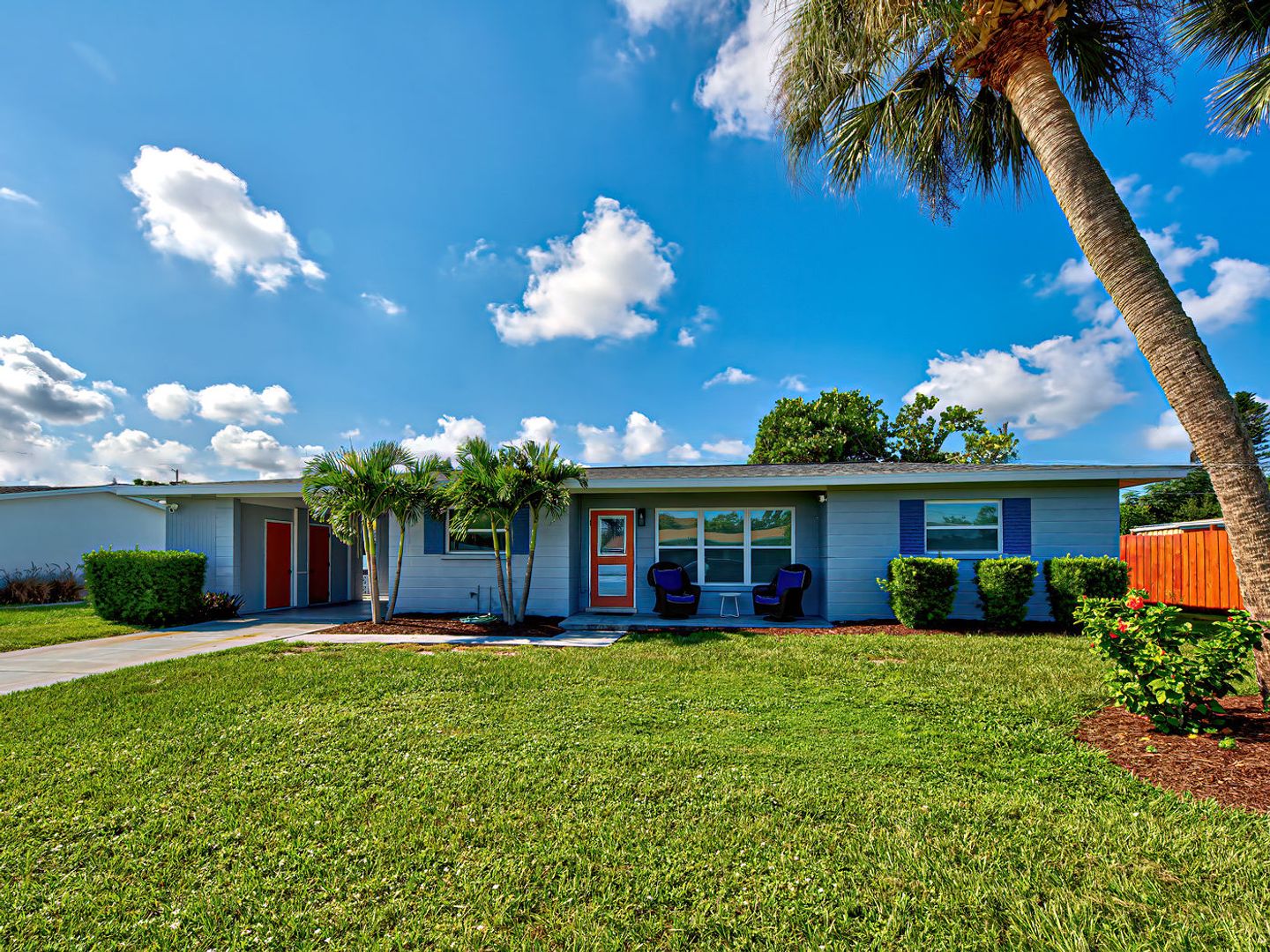 Venice House: 220 Glen Oak Road