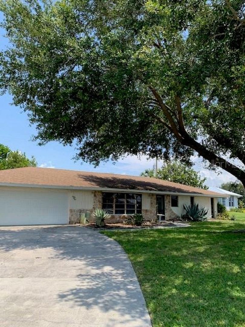 Port Charlotte House: 355 Spring Lake Blvd