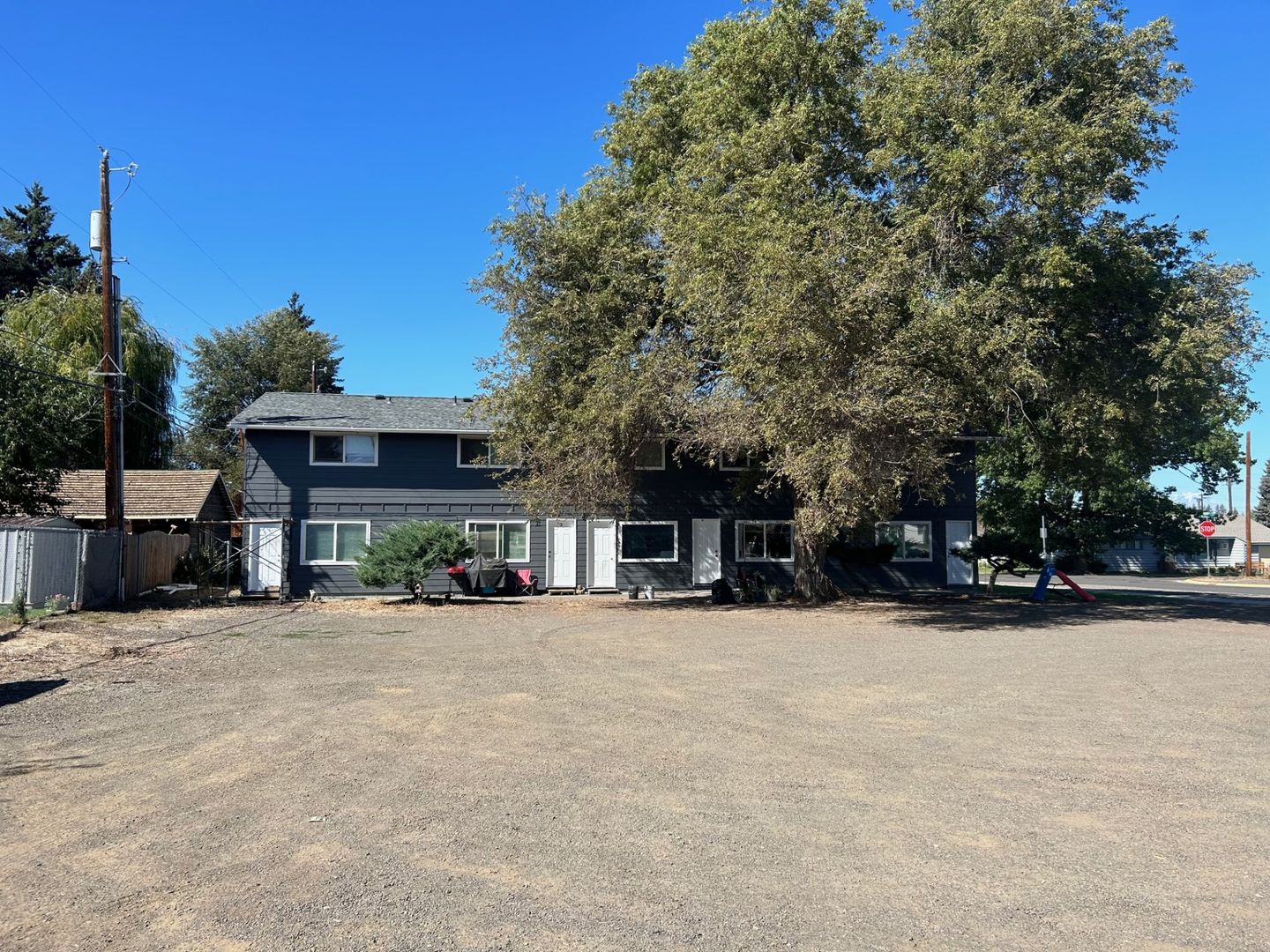 Goldendale Apartment: 312-326 W Collins St