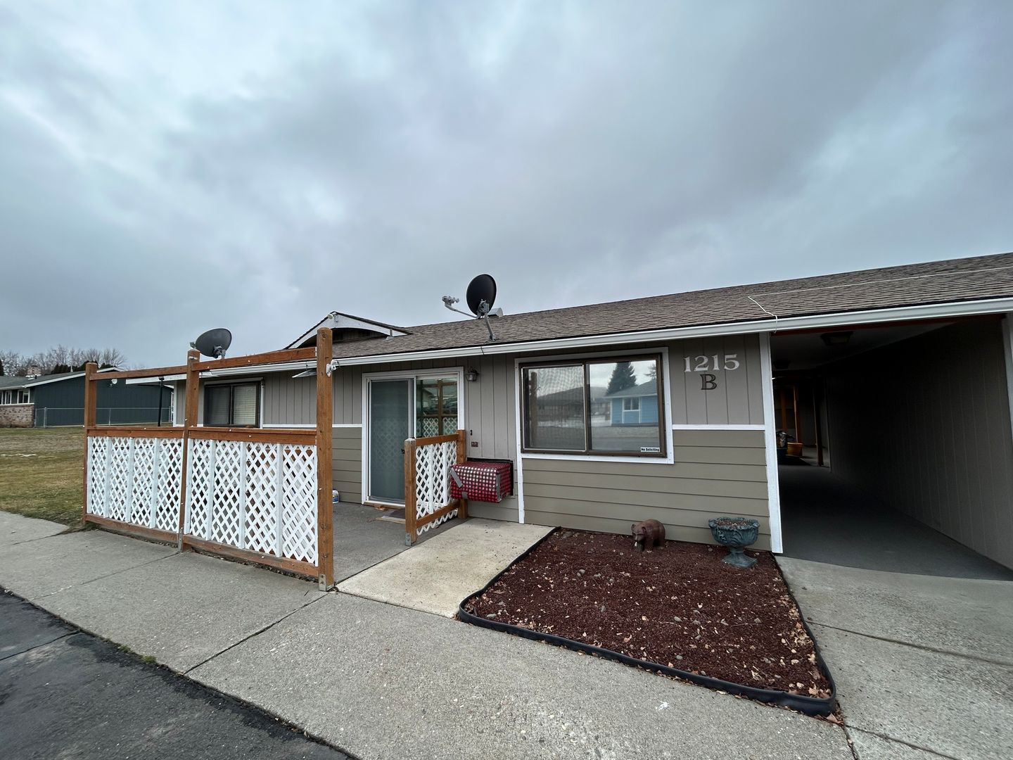 Goldendale Apartment: 1215 Bennett Dr