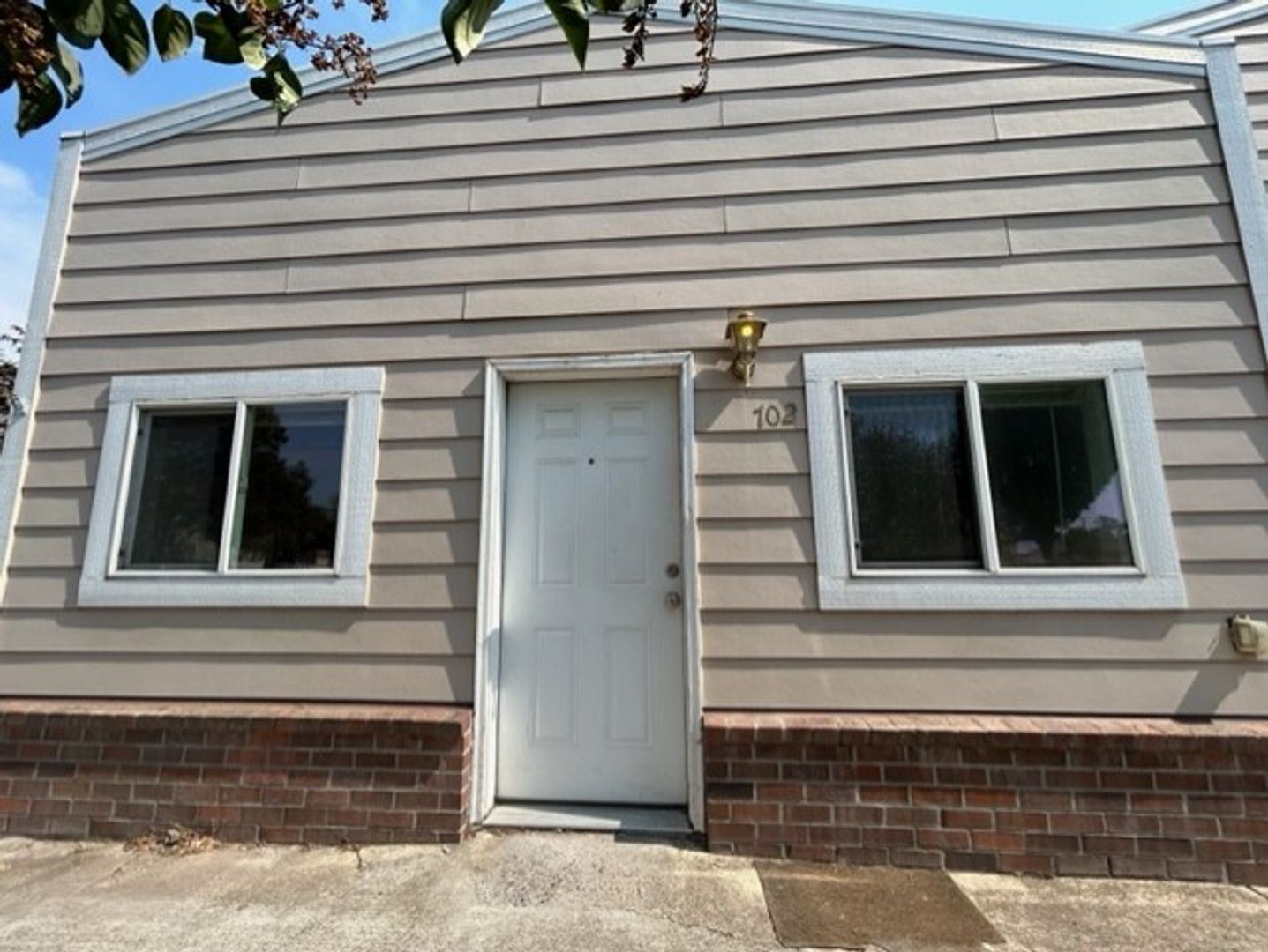 Goldendale Apartment: 700-704 S Columbus Ave