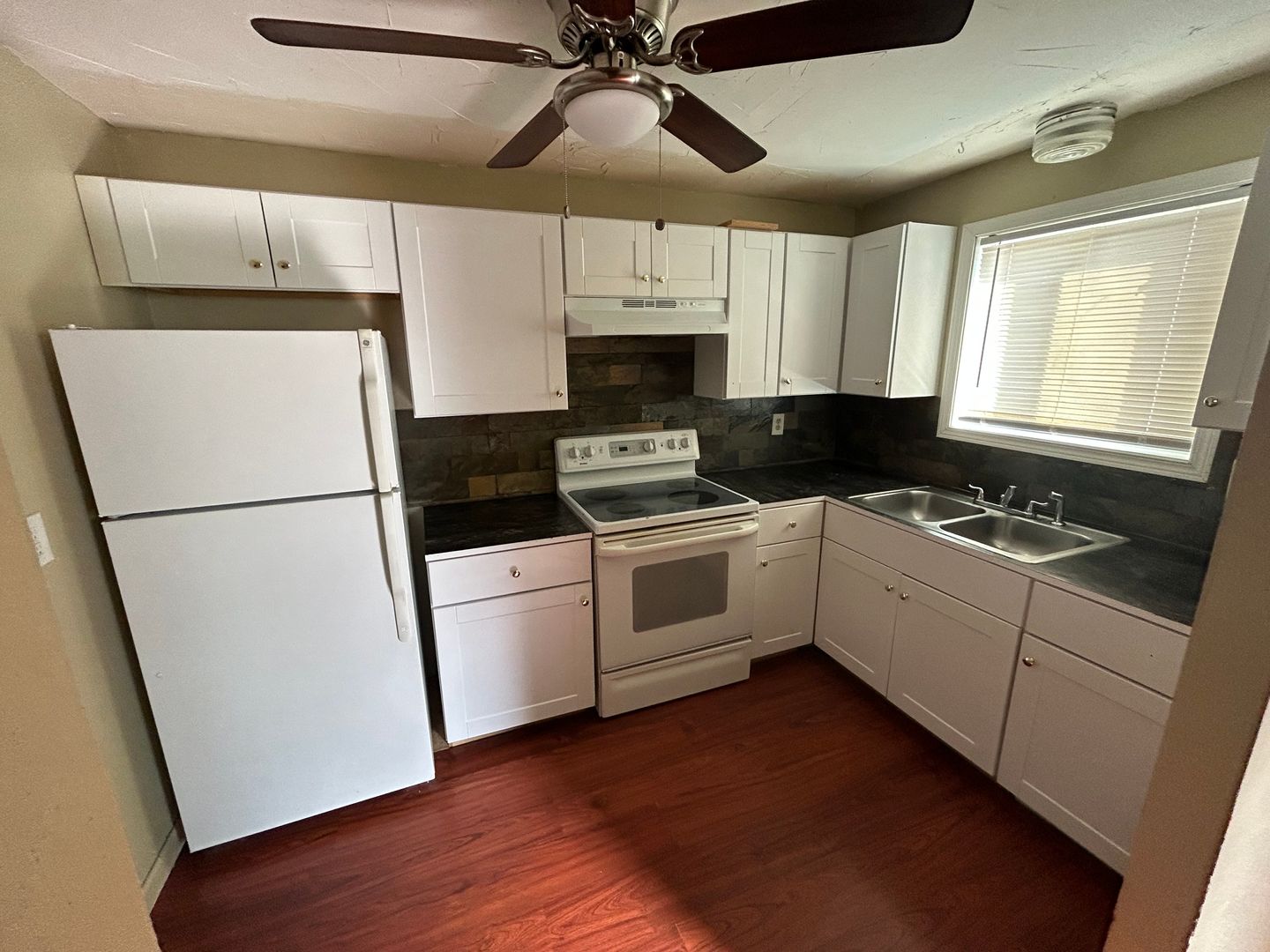 Goldendale Apartment: 312-326 W Collins St