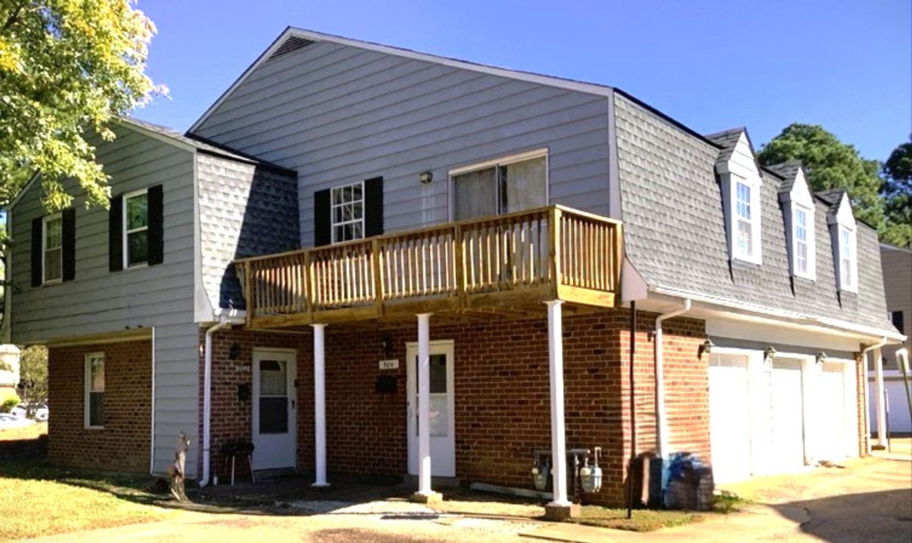 Richmond House: 904 Winterstick Pl.