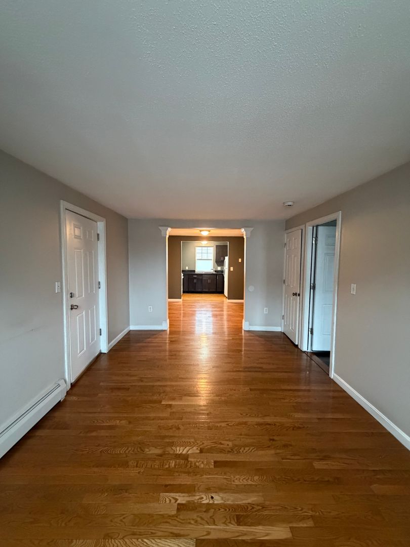 Fall River Apartment: 45 Pickering St