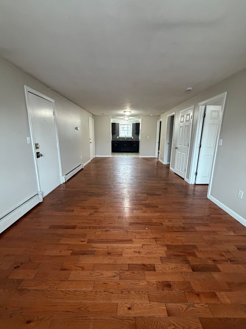 Fall River Apartment: 65 Pickering St