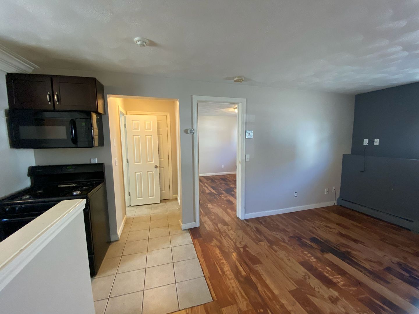 Fall River Apartment: 50 Pickering Street
