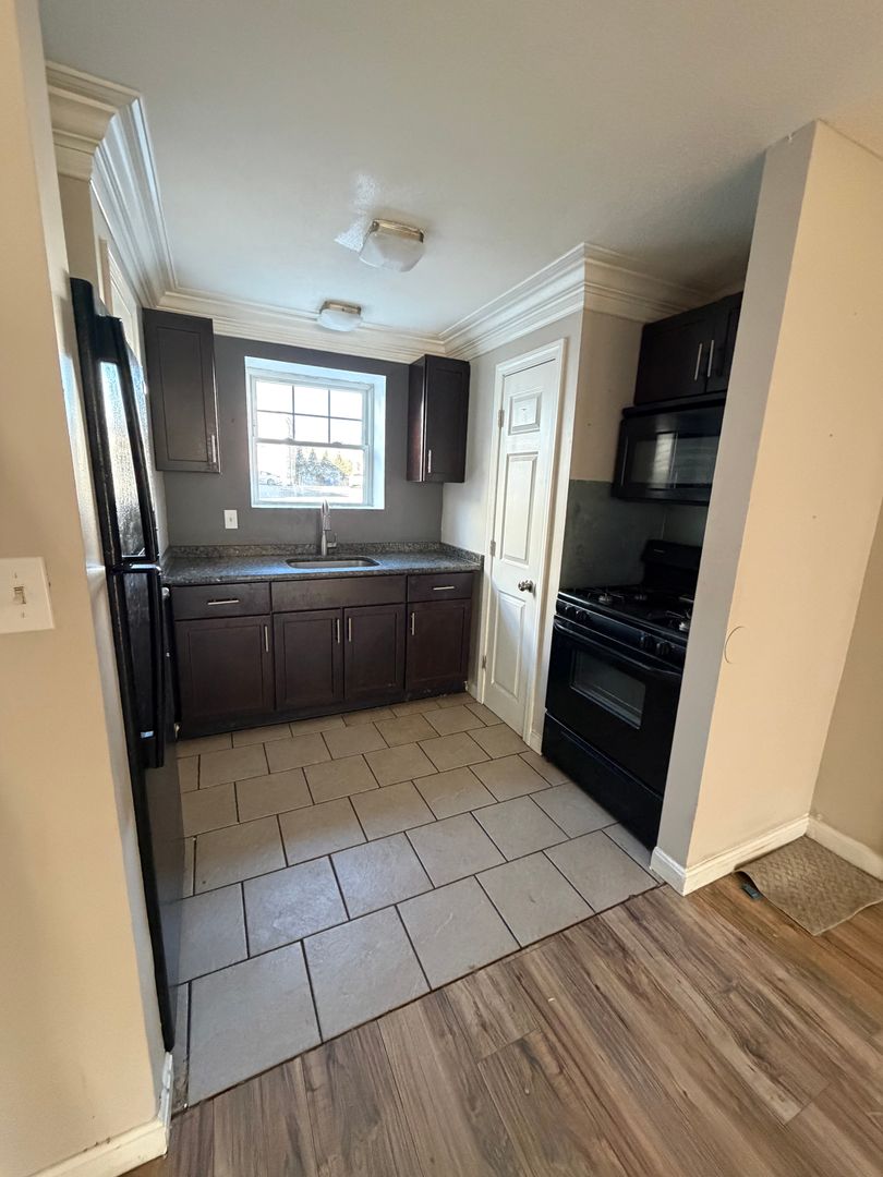 Fall River Apartment: 1710 North Main St