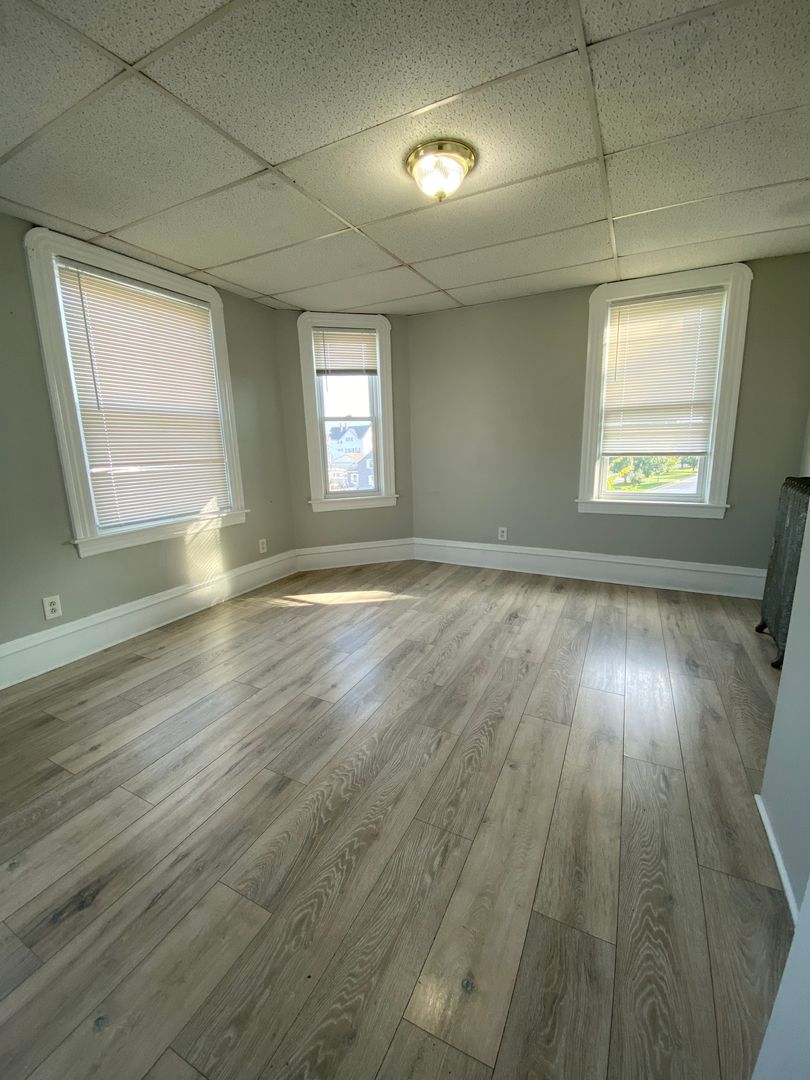 Fall River Apartment: 775 Plymouth Ave