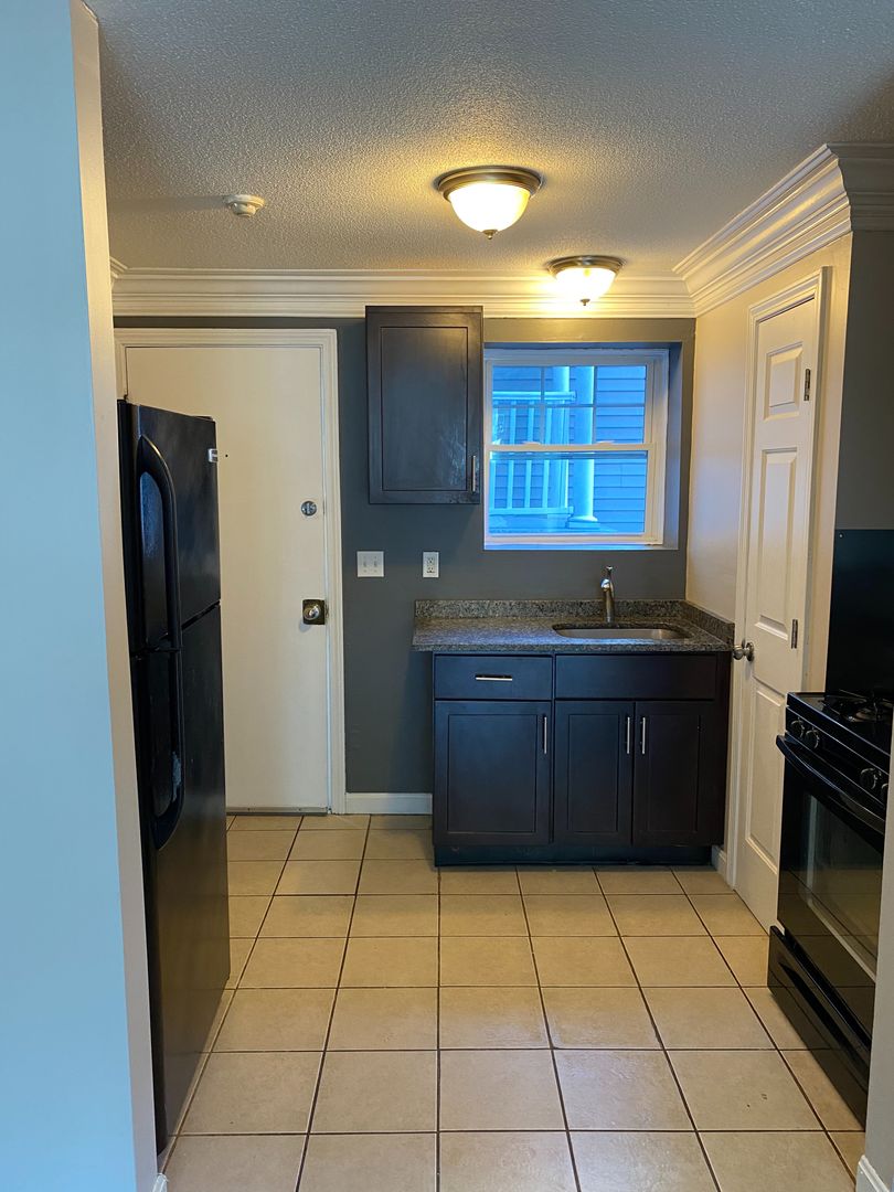 Fall River Apartment: 1710 North Main St