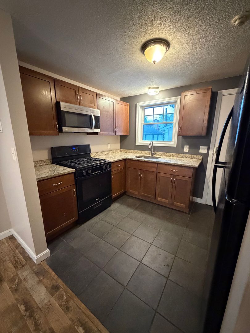 Fall River Apartment: 1710 North Main St