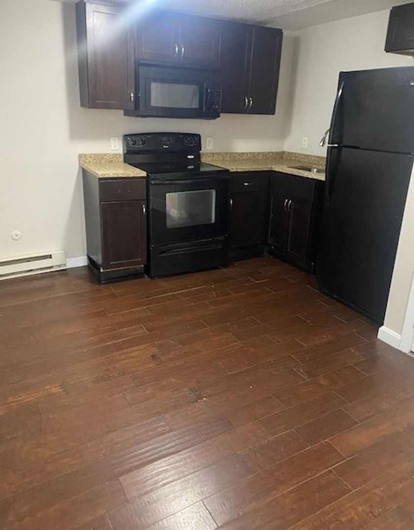 Fall River Apartment: 28 Odd Street