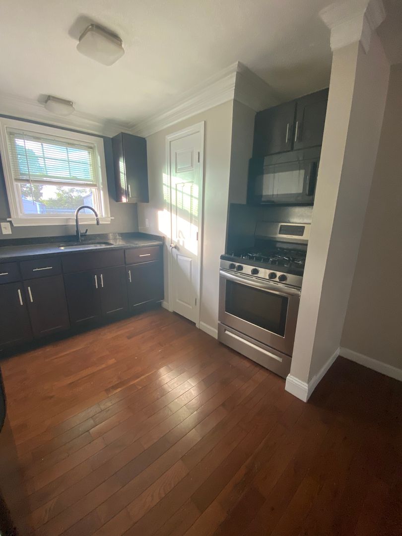 Fall River Apartment: 1710 North Main St