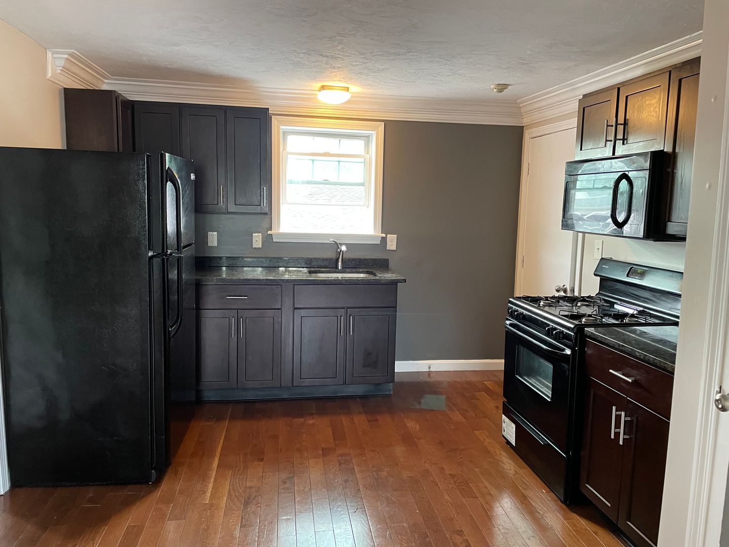 Fall River Apartment: 60 Pickering St