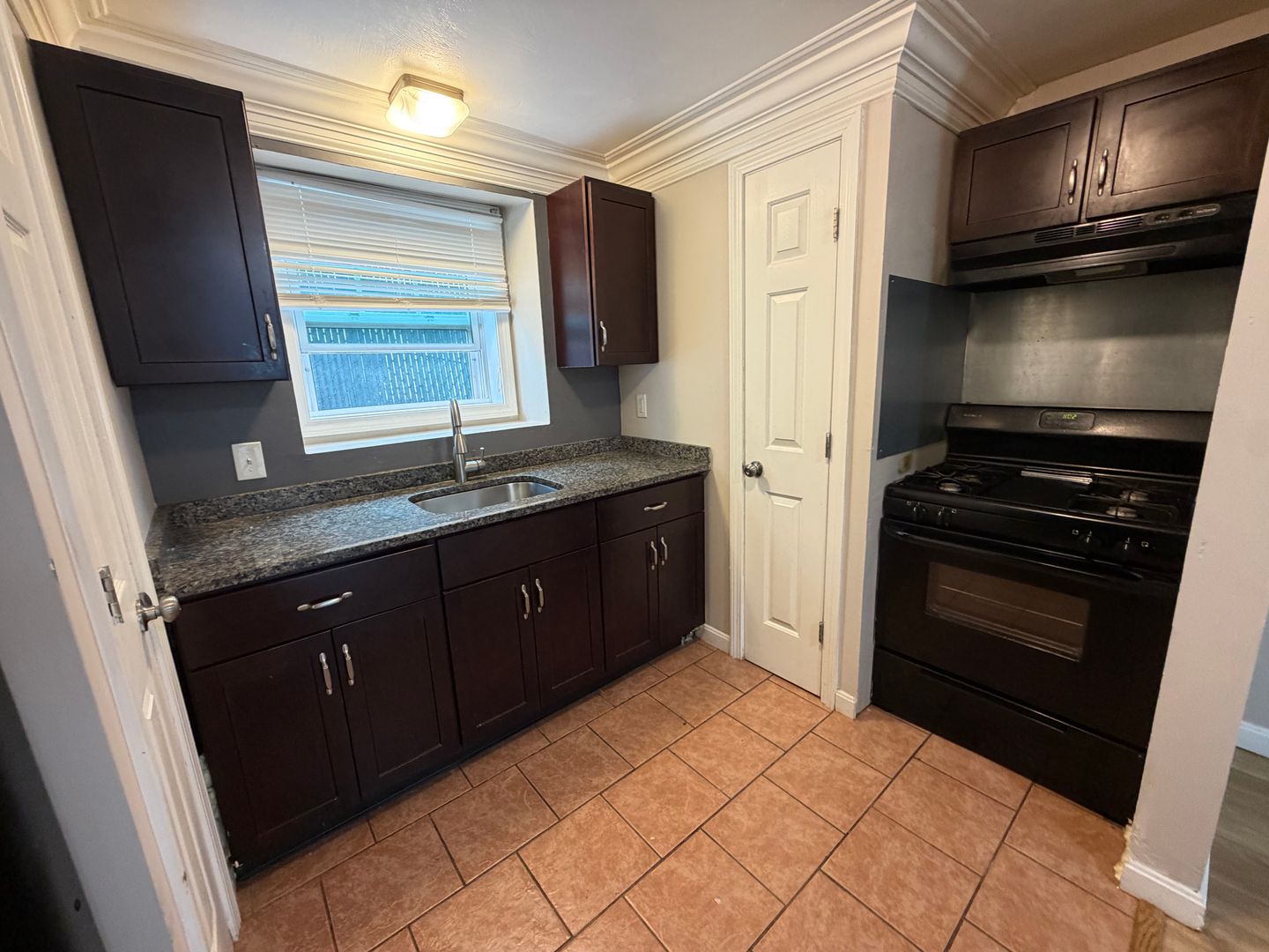 Fall River Apartment: 65 Pickering St