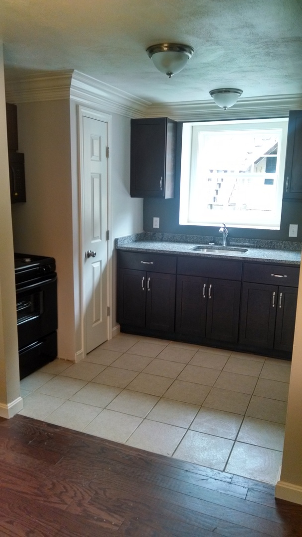 Fall River Apartment: 65 Pickering St