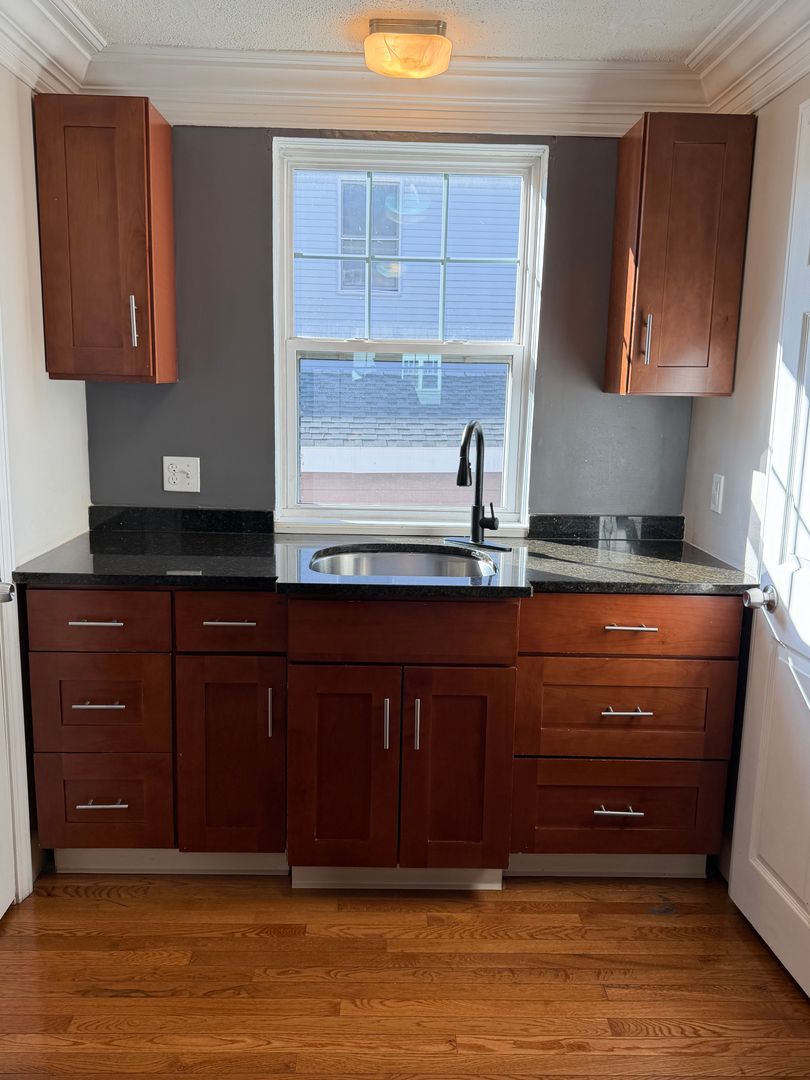 Fall River Apartment: 45 Pickering St