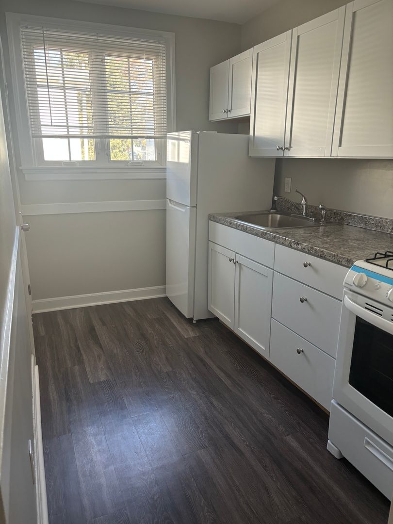 Fall River Apartment: 127 Winter Street