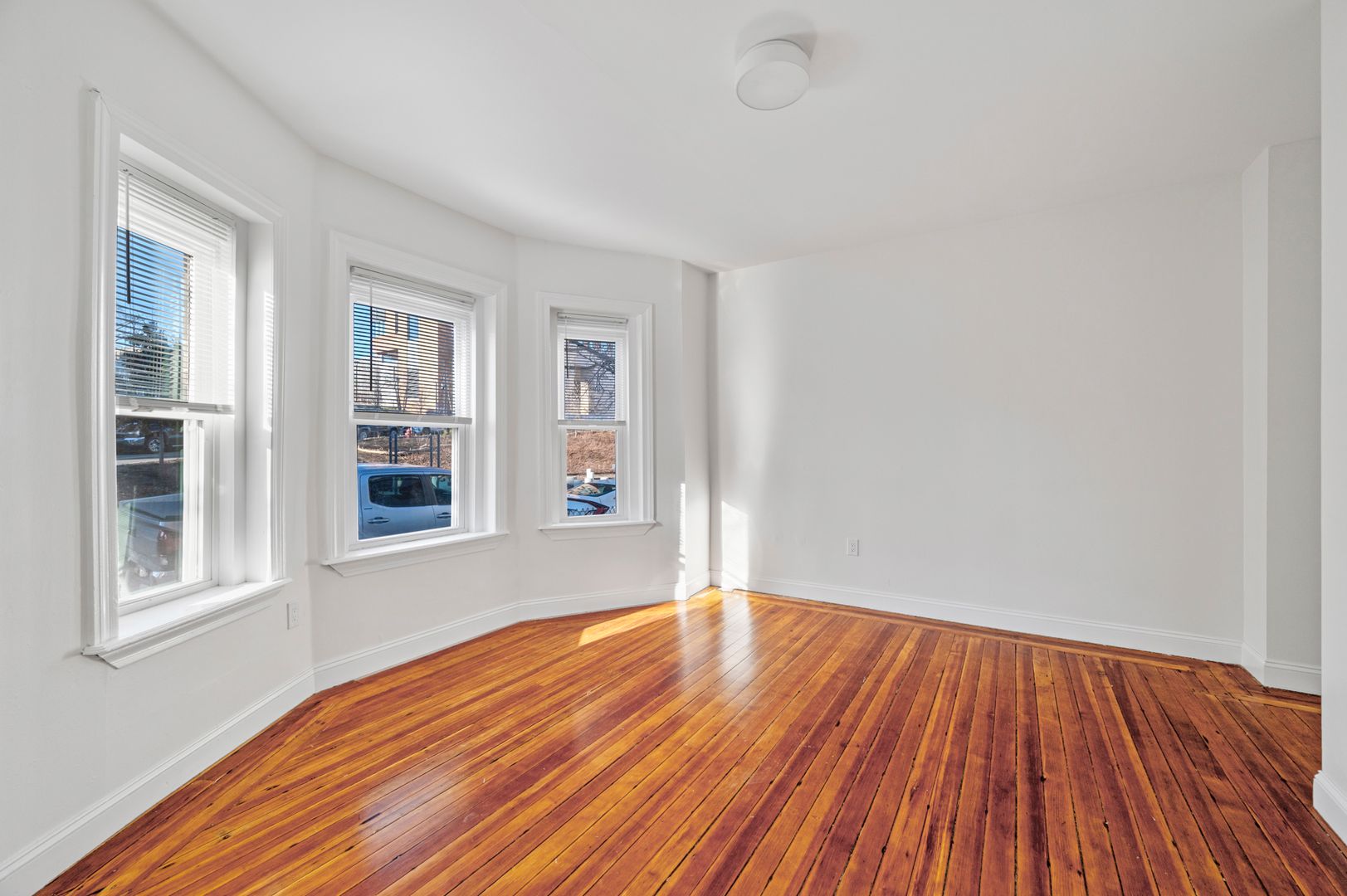 Somerville Apartment: 305-307 Medford Street