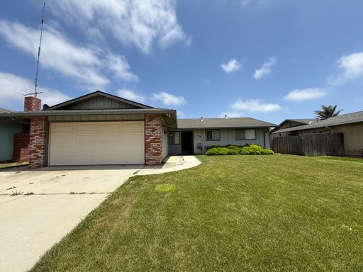 *SPECIAL $350 OFF 2ND MO RENT** Charming North Salinas 3BR/2BA with Private Yard and Garage – photo 1