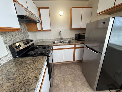 **** Promotional Offer $250 Off The Second Month's Rent**** Fantastic 2 Bedroom 1 Bath in New Monterey Near DLI – photo 1