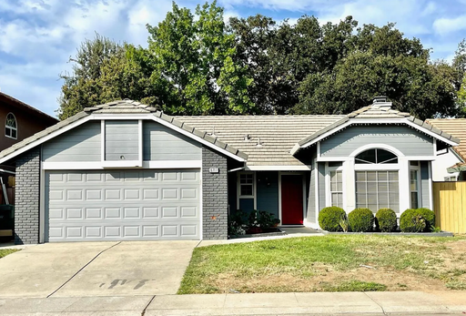 Beautiful Three Bedroom Home Located in Antelope! – photo 1