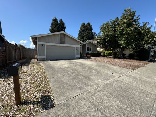 Charming 3 Bed, 2 Bath Home in Petaluma!! W/D Hookups & Full Size Garage – photo 1