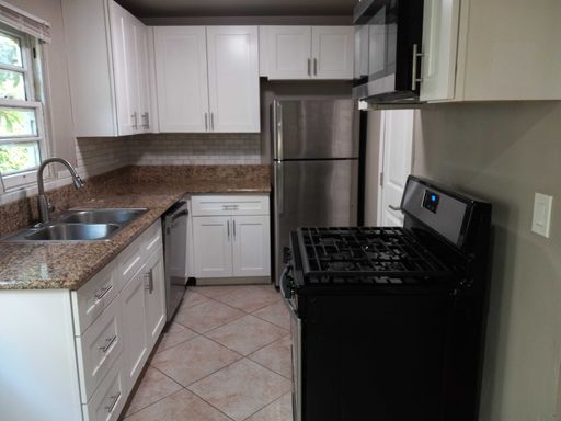 Available One Bedroom near Downtown Santa Cruz! – photo 1