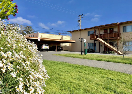 Salinas 2 Bedroom Apartment on Quiet Lupin Drive – photo 1