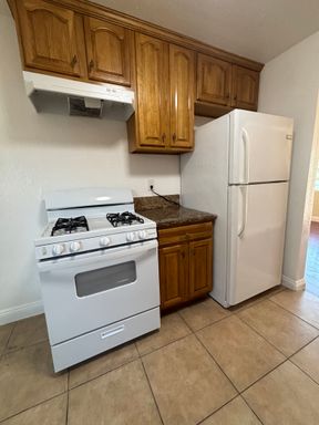 ✨ 2 WEEKS FREE! ✨ | Charming Los Angeles Home with Comfort & Convenience – photo 1
